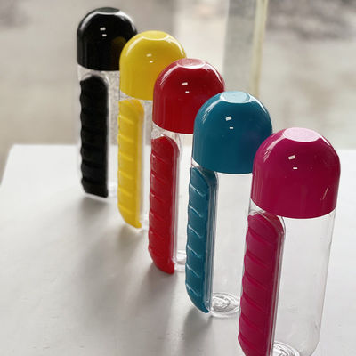 Kookwater Multifunctioneel 600 ml 2 in 1 dagelijkse plastic waterfles met zevendaagse pillenhoes
