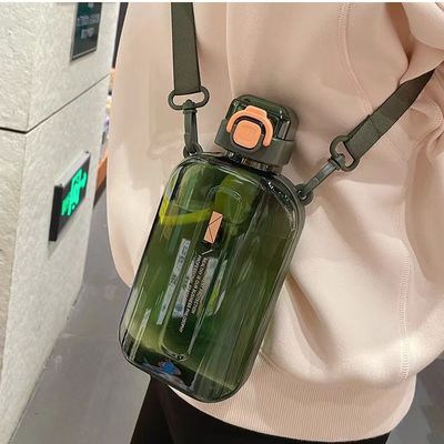 2024 Populaire plastic waterbeker Vierkante transparante waterflessen met riem voor sportsport