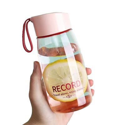 380 ml waterbeker voor buitensport met touwgreep en voorzien van een anti-corrosiecoating