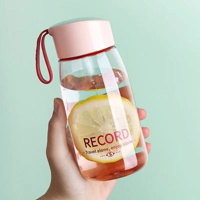 Gepersonaliseerd logo Acceptabel 380 ml heldere plastic drankfles met deksel en handvat