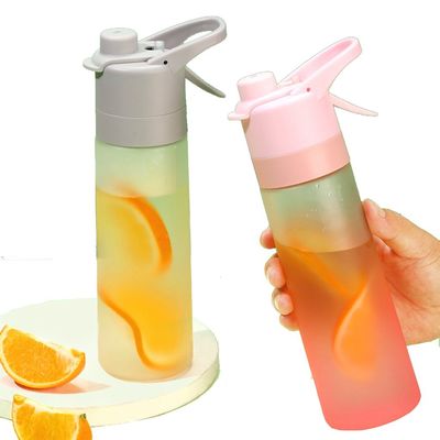 Dubbele wand PC plastic sport buiten spuitwaterfles voor het bewaren van koud drinkwater