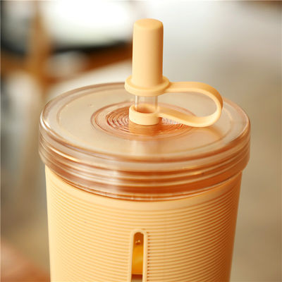 Dubbelwand plastic herbruikbare bubbel theebeker met 700 ml capaciteit en siliconen mouw