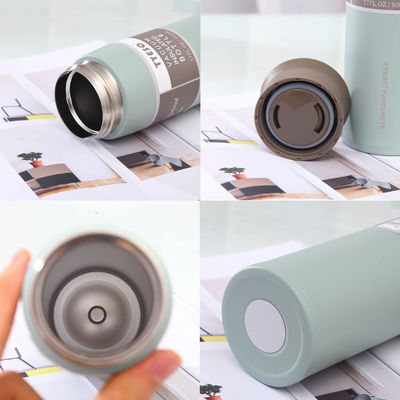 Houd je gehydrateerd met deze klassieke thermosbeker gemaakt van 304 roestvrij staal