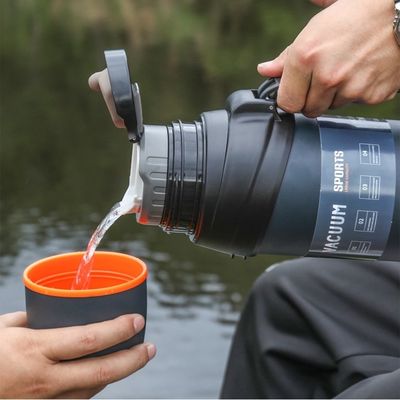 Op maat gemaakte 2600 ml/3200 ml grote capaciteit roestvrijstalen thermosfles voor buitensport en reizen