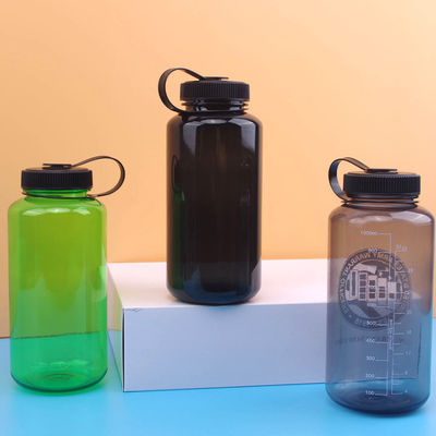 Duurzame plastic waterfles voor sporten, lekbestendig en vrij van BPA, capaciteit 1 liter