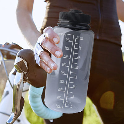 1000 ml Bpa vrij plastic transparante vloeibare waterfles met weegschaal voor buitensport