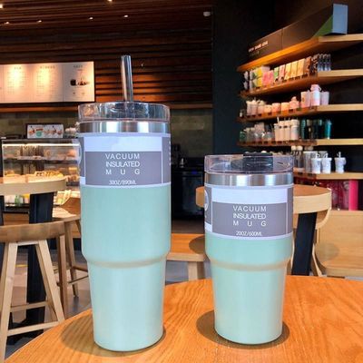Gepersonaliseerde kleur 20 oz / 30 oz roestvrijstalen geïsoleerde waterbeker met stro voor fitness