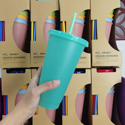 Minimalistisch ontwerp 24 oz BPA-vrije plastic kleurenveranderende beker met deksel en stro