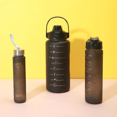 2000 ml 900 ml 300 ml 3 in 1 aangepaste plastic strofles met tijdmarker voor fitness en sport
