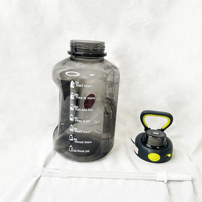 1.5L Amerikaanse stijl aangepaste plastic waterfles voor gym en sport auto vullen