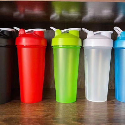 In voorraad 700ml Zwarte Dranken Plastic flessen Fitness Bpa Gratis Op maat Slim Plain Gym Proteïne Shaker Fles Gym Cups Met Logo