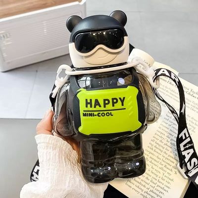 Grote waterfles met touw en schattig beer ontwerp voor studenten