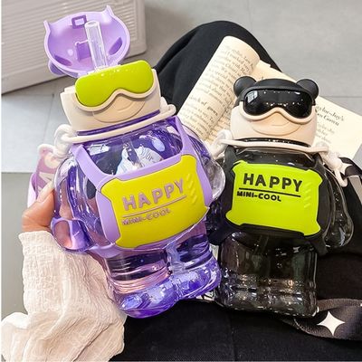 Grote waterfles met touw en schattig beer ontwerp voor studenten