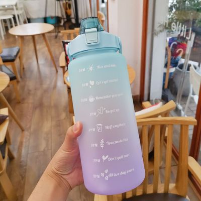 Progressieve kleur Grote capaciteit 2000 ml waterfles met deksel voor buitensporten