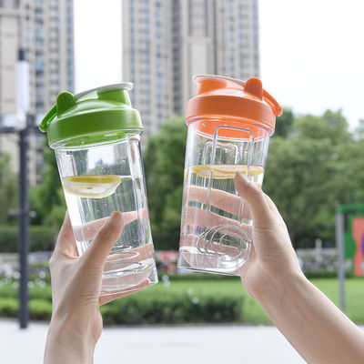 Bewaardeerde proteïnepoeder Draagbare Shake Cup met directe drinkmethode en metalen bal