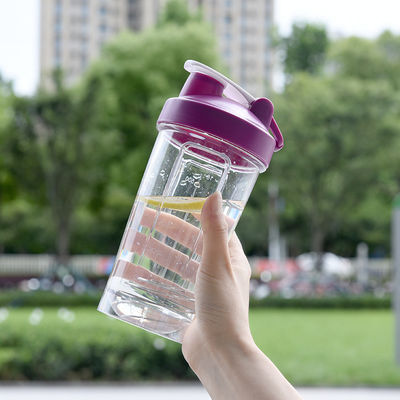 Bewaardeerde proteïnepoeder Draagbare Shake Cup met directe drinkmethode en metalen bal