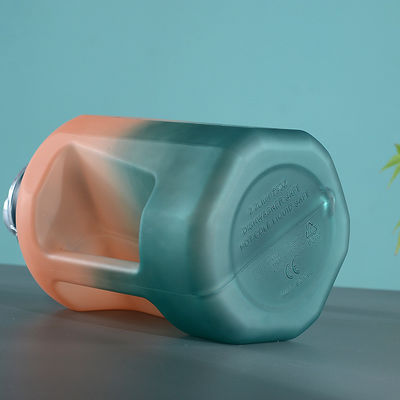 Commerciële koper Custom Logo 1.6L 2.2L waterfles voor gym Sports Cup Plastic Travel