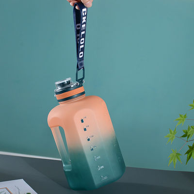 Commerciële koper Custom Logo 1.6L 2.2L waterfles voor gym Sports Cup Plastic Travel