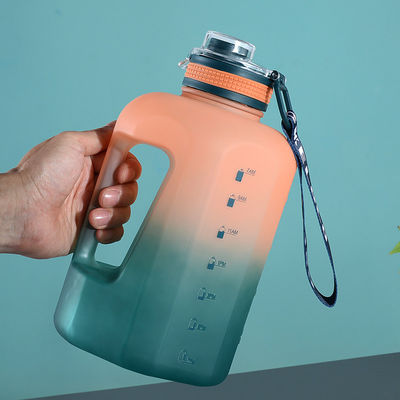 Commerciële koper Custom Logo 1.6L 2.2L waterfles voor gym Sports Cup Plastic Travel