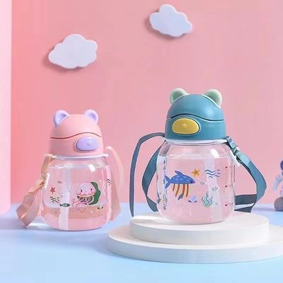 Lichte en duurzame waterfles met een schattig beerontwerp