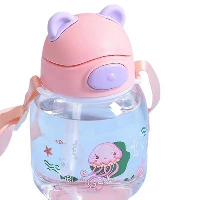Lichte en duurzame waterfles met een schattig beerontwerp