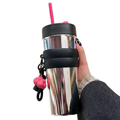 Alle toepasselijke mensen houden van deze 710 ml dubbelmuurde roestvrijstalen reiskoffiekop
