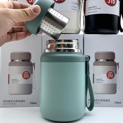 Blijf gehydrateerd tijdens je camping avontuur met deze geïsoleerde waterfles van roestvrij staal