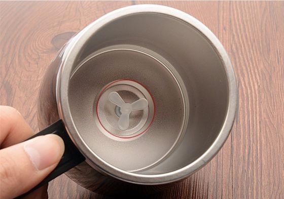 304 roestvrij staal koffie-melk mengbek met magnetische mok en zelf roerfunctie