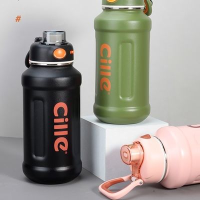620 ml / 950 ml capaciteit Matte Man Bike Geïsoleerde waterfles met gebogen roestvrijstalen deksel