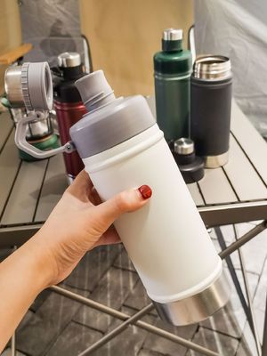 Gele geïsoleerde roestvrij staal sport waterfles Bpa gratis vacuüm fles 18oz 25oz waterflasjes