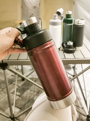 Gele geïsoleerde roestvrij staal sport waterfles Bpa gratis vacuüm fles 18oz 25oz waterflasjes