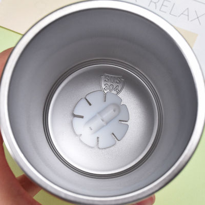 Roestvrij staal mengbek met een deksel Minimalist Design Style Electric Self Stirring Tumbler