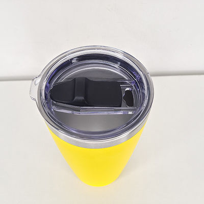 Alle geschikten kunnen genieten van deze 600 ml roestvrijstalen reisbeker met stro
