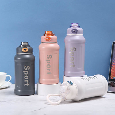 850 ml Sports Design Vacuum Geïsoleerde roestvrijstalen thermische mok met handvat en stro