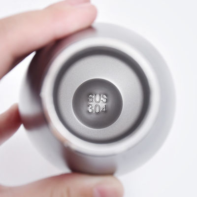 Alle toepasselijke mensen kunnen genieten van onze 17oz vacuüm geïsoleerde waterfles met aangepaste logo