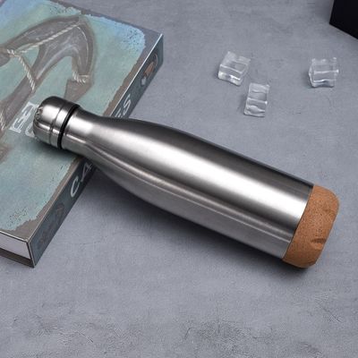 Alle toepasselijke mensen kunnen genieten van onze 17oz vacuüm geïsoleerde waterfles met aangepaste logo