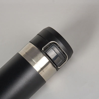 Koffie, thee, water, 700 ml dubbele wand ruwstaal vacuümfles met aangepast logo.